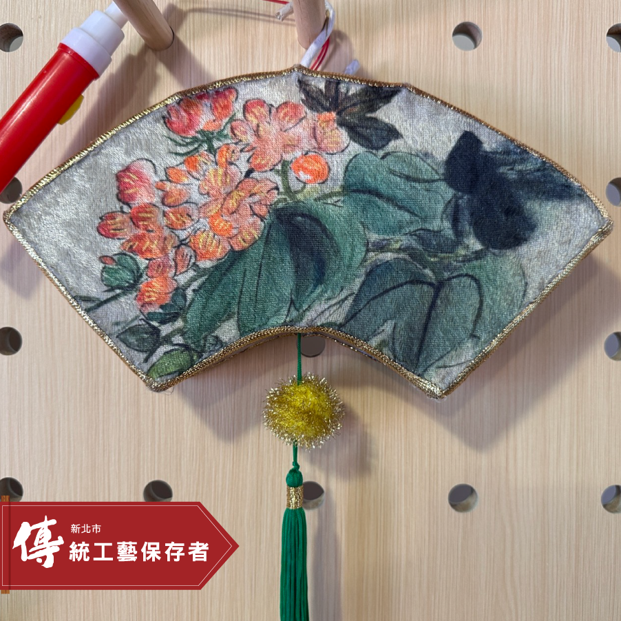 (正面)手繪圖再印製絨布上手作成提燈